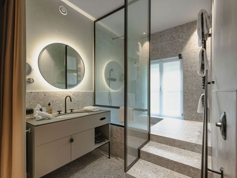 Junior Suite with Sauna and Straubinger Platz view | Hypo-allergenic bedding, down comforters, free minibar items