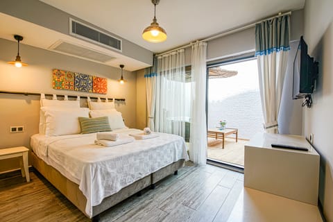 Deluxe Room, Patio | Bed sheets