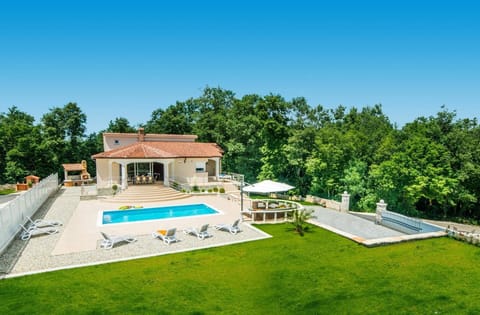Villa Vivian image