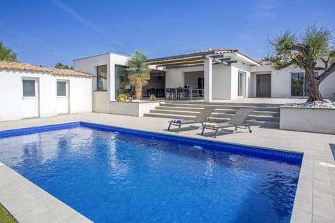 Villa Terre Des Vins image