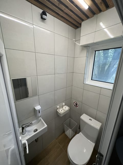 Classic Shared Dormitory, Mixed Dorm | Bathroom | Shower, hair dryer, towels, soap