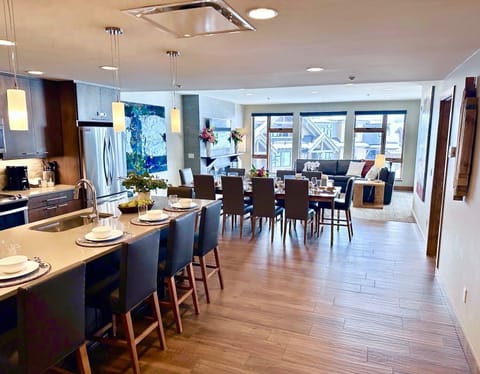 Master 1,400sf Unit - Main Living Area (Kitchen, Dining Area/Table, Living Room)