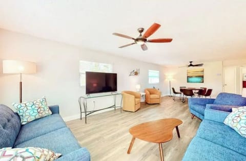 Open-concept living/dining/kitchen