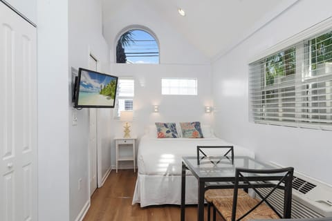 Unit #5 Studio, 1 Queen Bed, Kitchen | Egyptian cotton sheets, premium bedding, memory foam beds