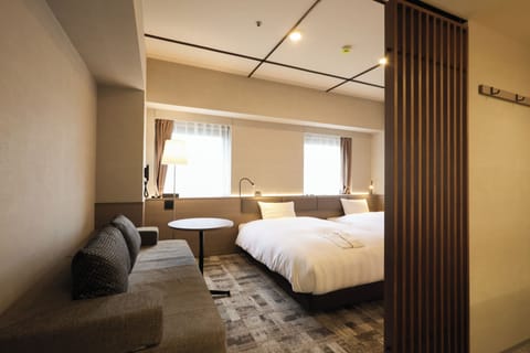 Triple Room | Desk, iron/ironing board (on request), WiFi (free)