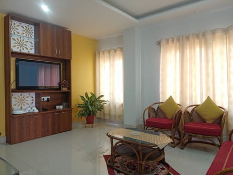 Standard Triple Room | Living area