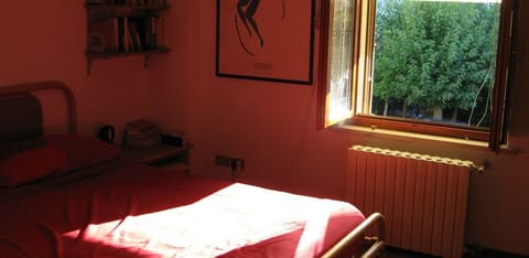 Parking with free private parking and access to 2 bicycles. Apartment in Mantua