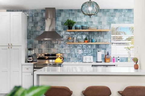 Designer kitchen with all necessities to cook for the whole family!