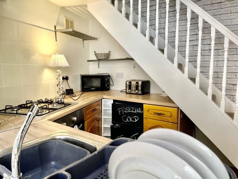 Classic Cottage, Private Bathroom | Shared kitchen