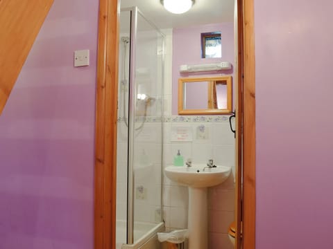 Shower room | The Barn - Harvey Gate Farm, Onecote