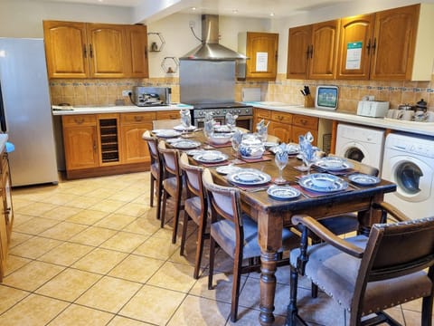 Kitchen/diner | The Barn - Harvey Gate Farm, Onecote