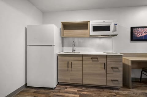 Full-size fridge, microwave, stovetop, freezer