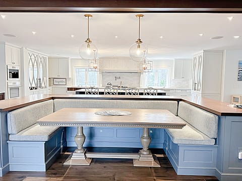 Dining area between kitchen and living area