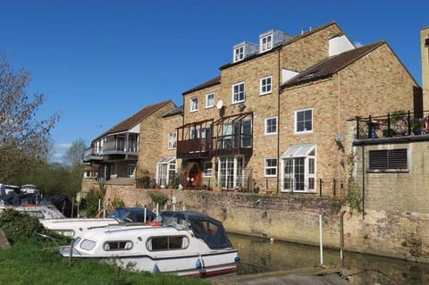 Apartment, 2 Bedrooms, River View | Front of property