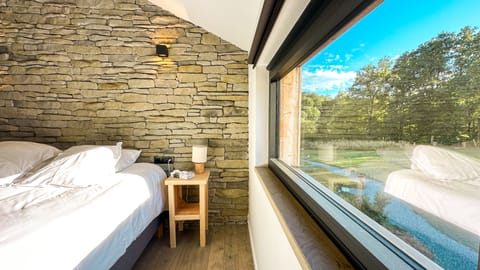 Laptop workspace, soundproofing, free WiFi