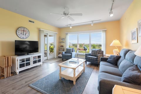 WR5C: Ocean Sunrise | Living Area