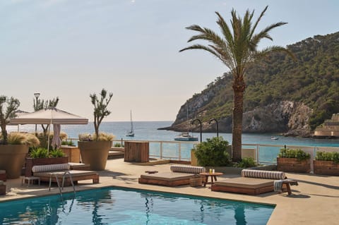 Seasonal outdoor pool, open 10:00 AM to 8:00 PM, pool umbrellas