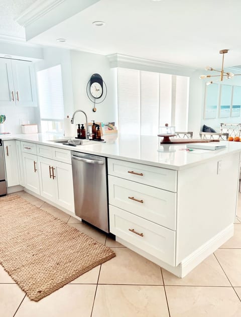 Enjoy a fully equipped kitchen + pantry with all the comforts of home ♡ 