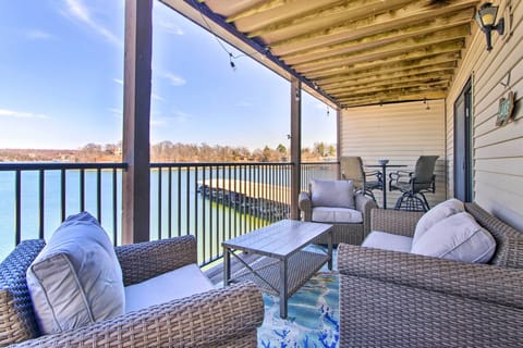 Osage Beach Vacation Rental | 2BR | 1BA | Stairs Required | 780 Sq Ft