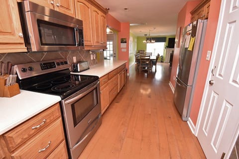 Large Fully Equipped Kitchen