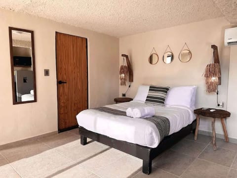 Studio bedroom with double bed