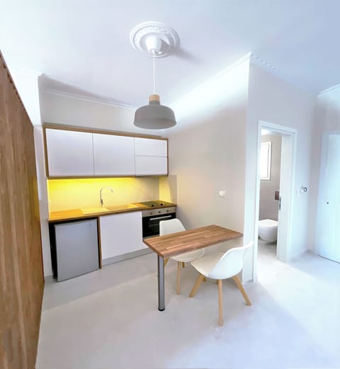 Apartment, 1 Bedroom, Smoking, Balcony | Dining