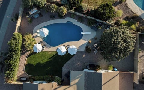 Relax and enjoy yourself in our dreamy backyard!