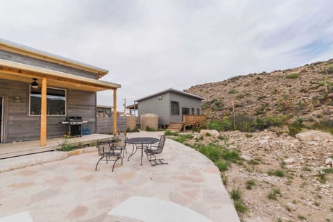 Main Cabin & Bunkhouse