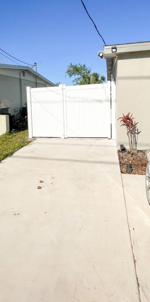 Park in font of the fences