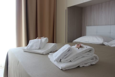 Family Double Room | Iron/ironing board, free WiFi, bed sheets