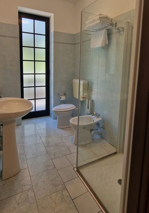 Familiare quadrupla con 2 camere da letto (non comunicanti) | Bathroom | Hair dryer, bidet, towels, soap
