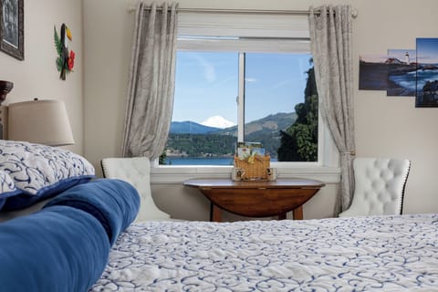 Premium bedding, individually decorated, individually furnished, desk