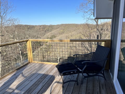 Master balcony Mountain View in winter