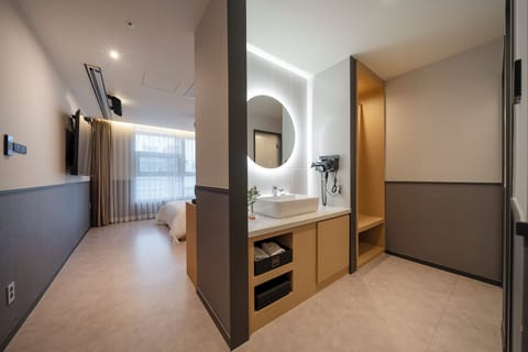 Cinema | Individually decorated, individually furnished, free WiFi, bed sheets