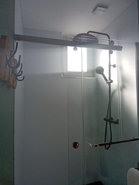 Comfort Double Room | Bathroom | Shower, hydromassage showerhead, hair dryer, towels