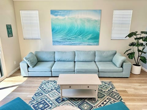 Large couch with 4x accent chairs