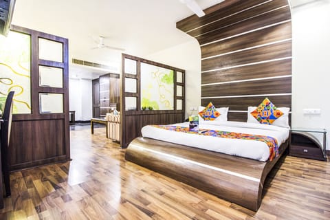 Luxury Suite | Egyptian cotton sheets, premium bedding, in-room safe, soundproofing