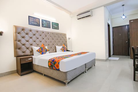 Egyptian cotton sheets, premium bedding, in-room safe, free WiFi