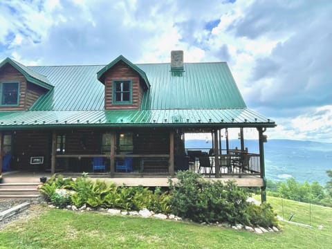 Wrap around porch, magnificent views. 