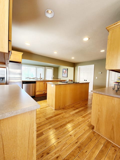 Lots of room to enjoy meals in!