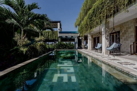 2 outdoor pools, sun loungers