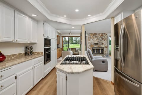 Cook delicious meals for breakfast, lunch, and dinner in this fully equipped kitchen.
