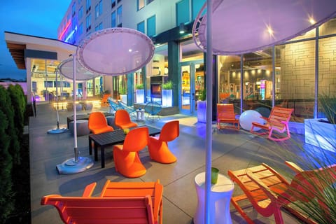 Serves dinner and happy hour