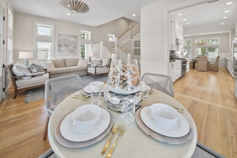 House, 3 Bedrooms | Dining