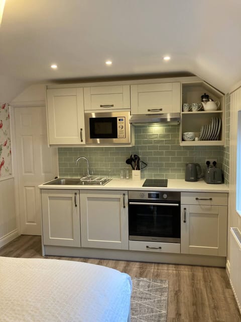 Traditional Cottage, Ensuite (Little Smithy) | Shared kitchen