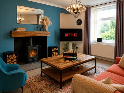  Welcome to Happy Days Stays .Light the fire,watch a movie or play board games, You dont need to be anywhere.