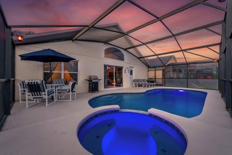 Magical Manor’s Private Pool & Hot Tub — Your Family Oasis in Davenport, FL