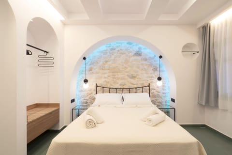Design Triple Room, 1 Queen Bed with Sofa bed, Non Smoking, Courtyard View (00) | Premium bedding, pillowtop beds, in-room safe, individually decorated