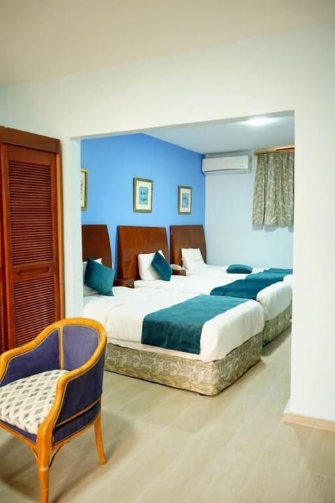 Premium Triple Room | Desk, laptop workspace, WiFi (free), bed sheets