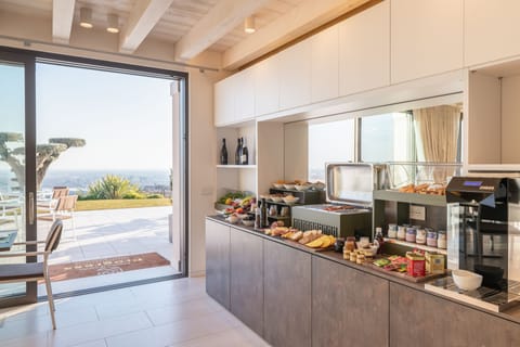 Daily full breakfast (EUR 15 per person)